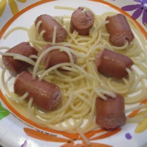 Camp Mom: Spaghetti Hot Dogs